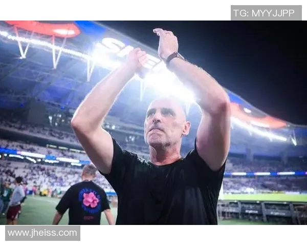 带穆的足球明星如何在绿茵场上书写传奇人生与辉煌成就