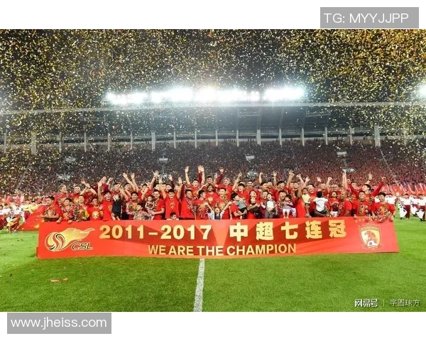 施姓足球明星的辉煌历程与成就解析