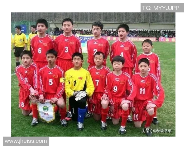 足球明星与儿时好友重聚握手瞬间感动无数球迷的温暖故事 足球明星与儿时好友重聚握手瞬间感动无数球迷的温暖故事