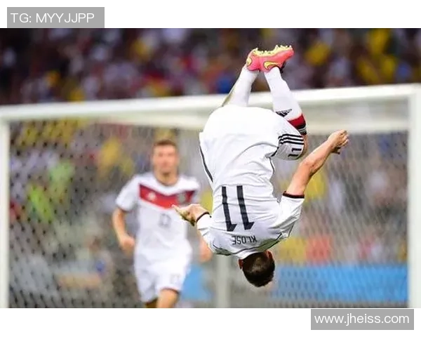 足球明星的庆祝动作大赏从激情到创意尽显风采 足球明星的庆祝动作大赏从激情到创意尽显风采